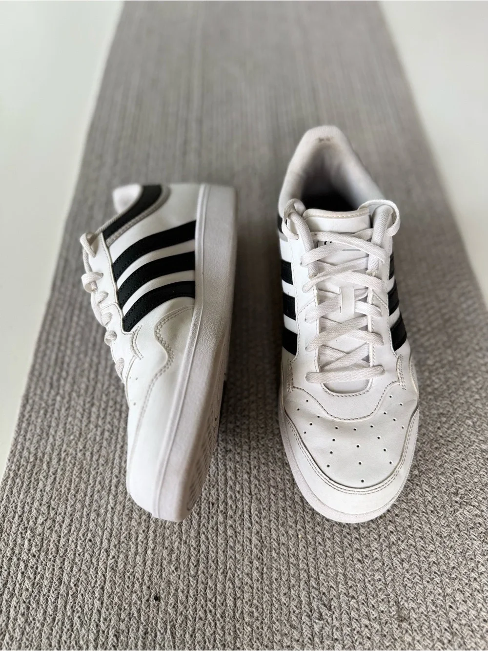 Adidas White and Black Low-Top Sneakers Tennis Shoes Size 11.5
